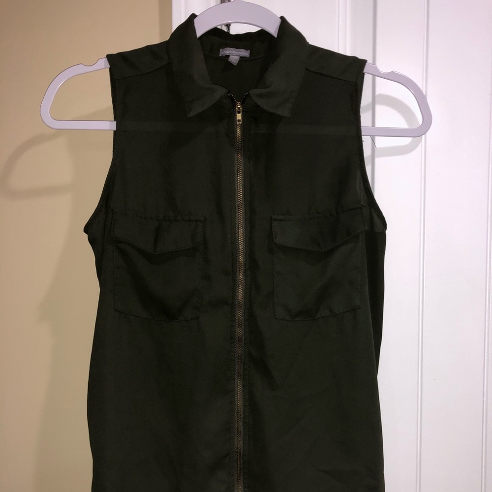 Women’s Sleeveless Blouse